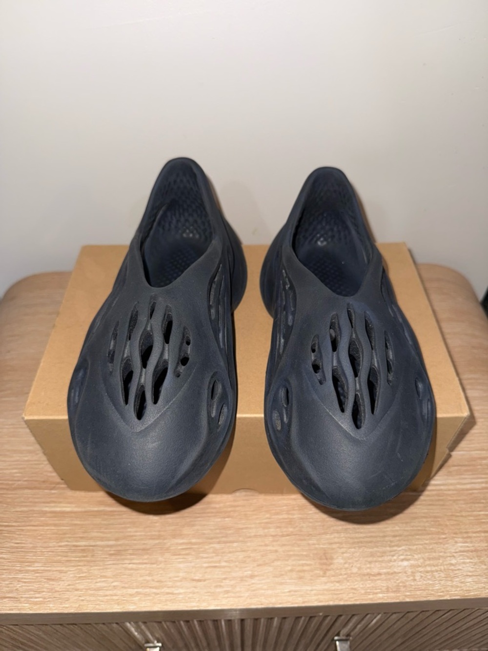 Yeezy Foam Runner Black Slip-On Shoes - Picture 3 of 4